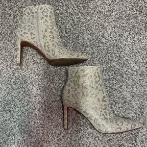 Gianni Bini gold rhinestone leopard print boots size 9